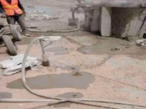 六弓乡水泥混凝土路面板底注浆技术 路面脱空注浆整治方案
