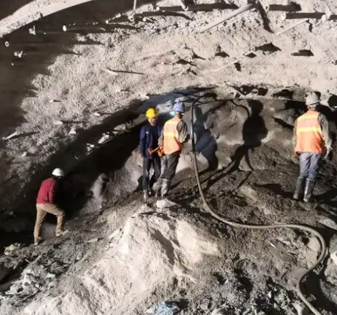 六弓乡拱顶带模注浆料的施工流程及注意事项
